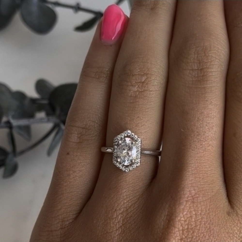 VVS1 Art Deco 2 CT* Oval cut with hexagonal pavé halo Moissanite ring size 6 New
